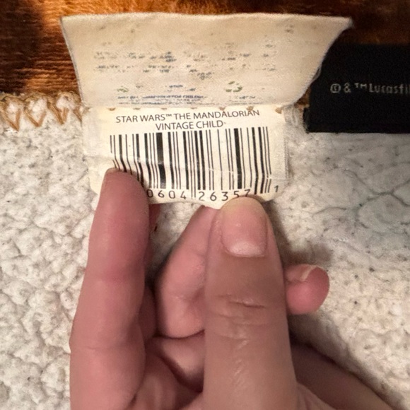 Star Wars “The Mandalorian Vintage Child” Throw Blanket Faux Fur Super Soft Warm - Picture 11 of 12